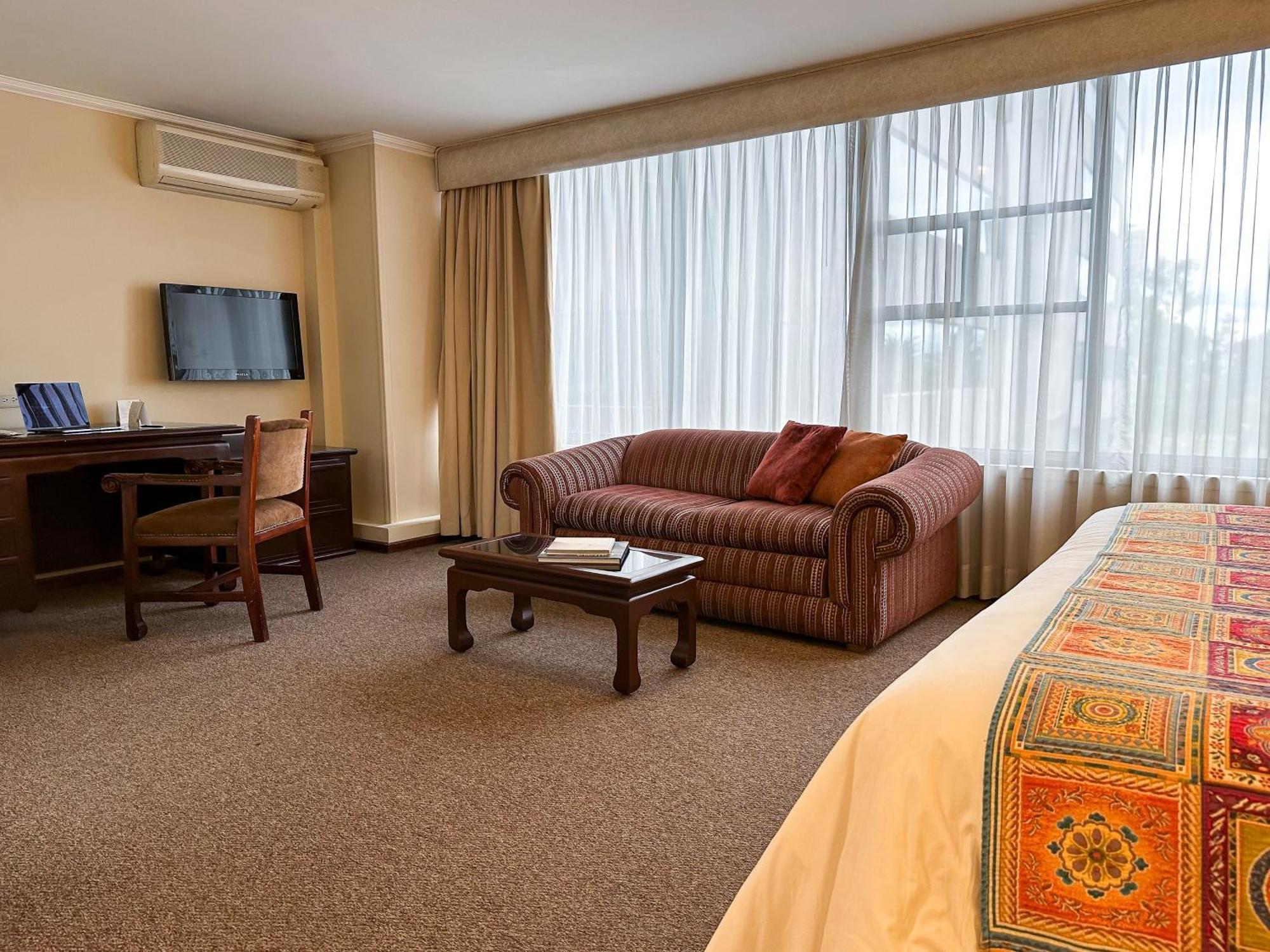 فندق La Quinta By Wyndham كويتو المظهر الخارجي الصورة