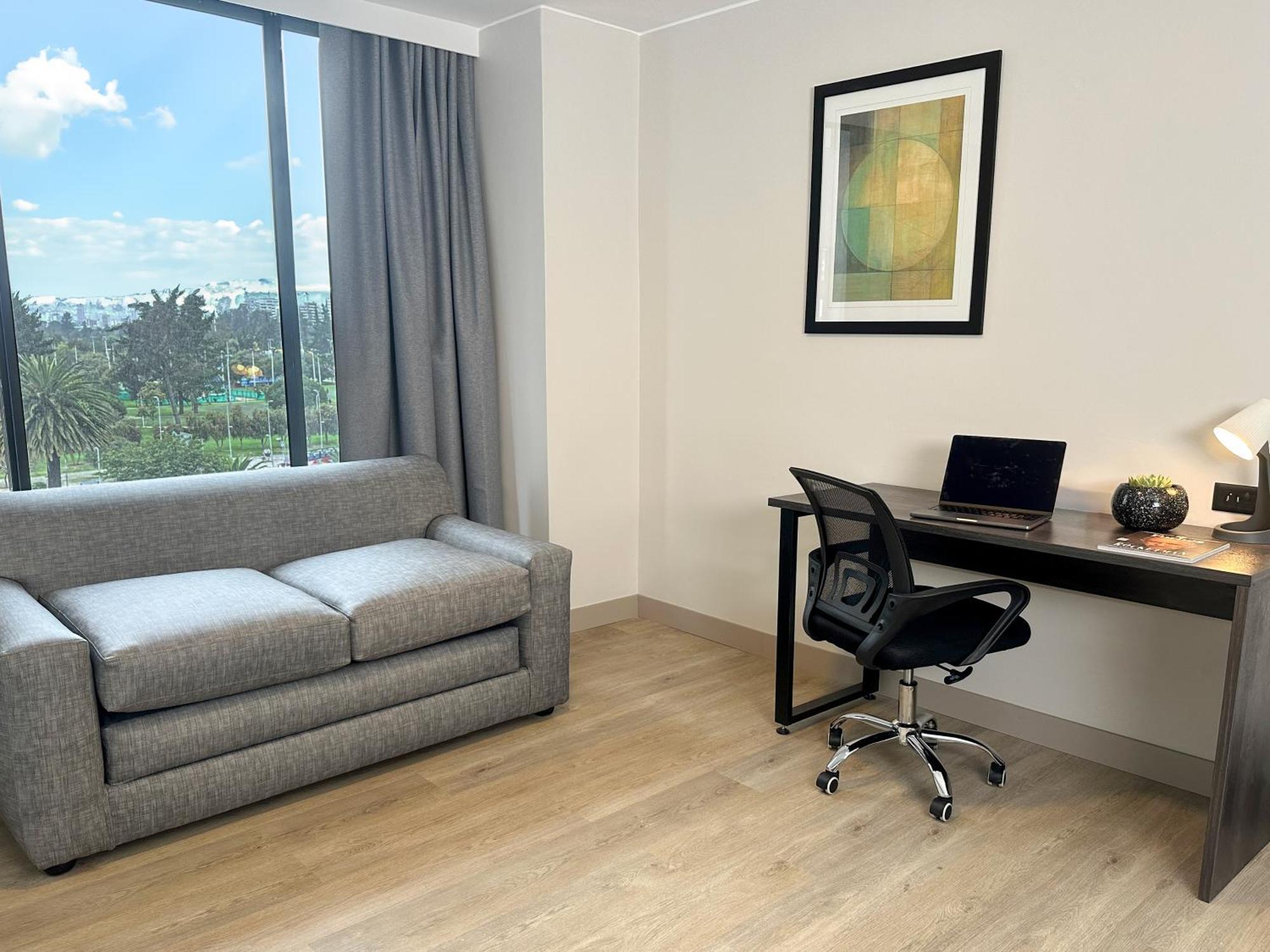 فندق La Quinta By Wyndham كويتو المظهر الخارجي الصورة