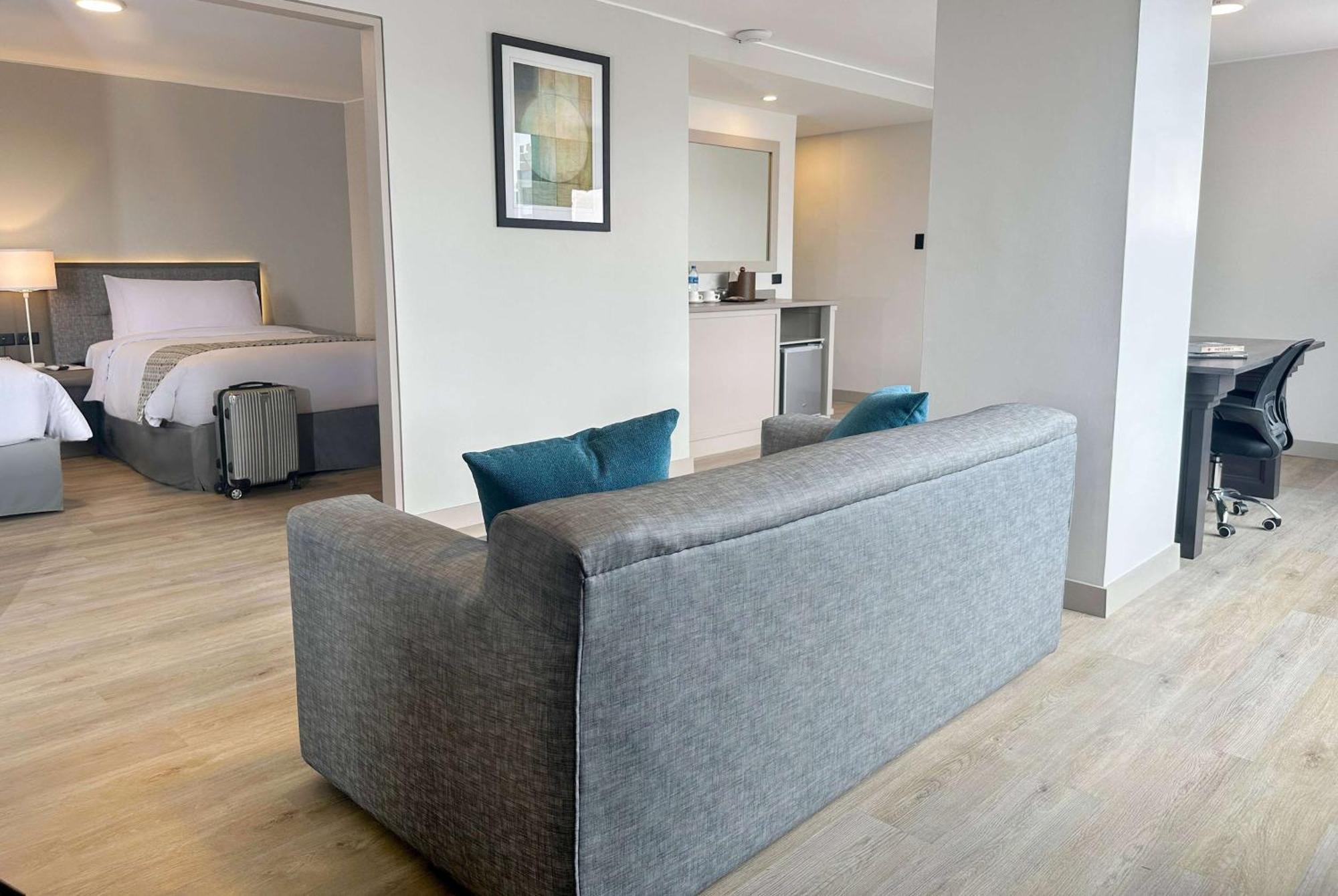 فندق La Quinta By Wyndham كويتو المظهر الخارجي الصورة
