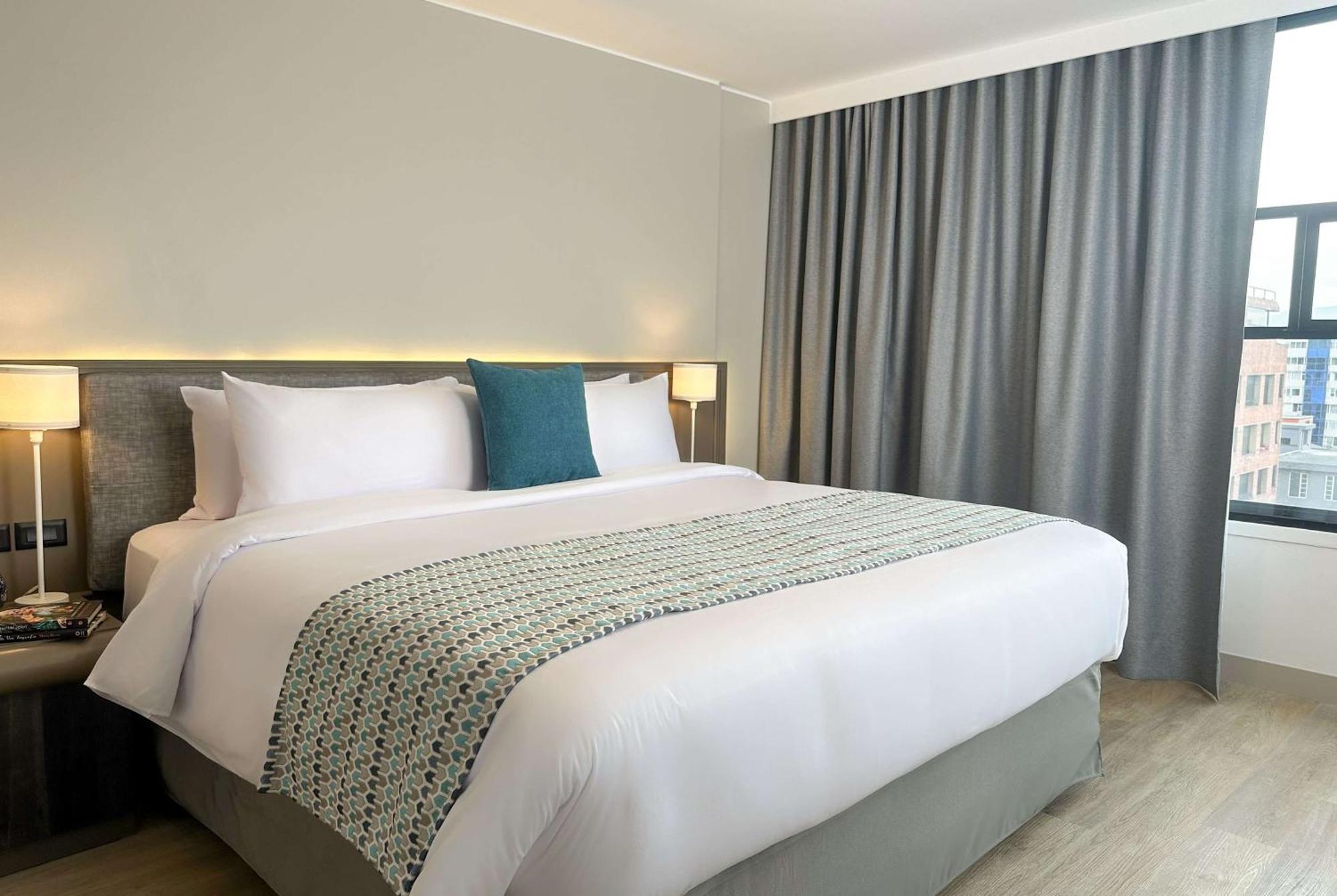 فندق La Quinta By Wyndham كويتو المظهر الخارجي الصورة