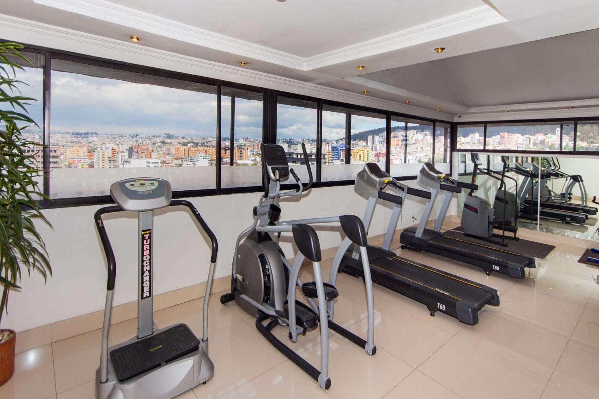 فندق La Quinta By Wyndham كويتو المظهر الخارجي الصورة