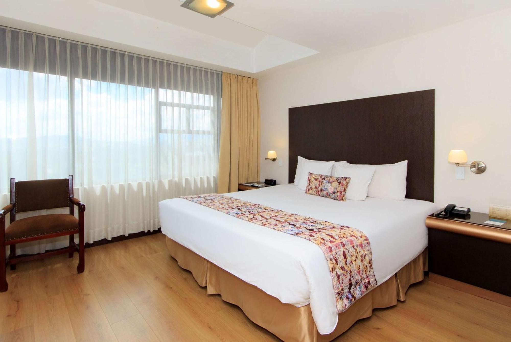 فندق La Quinta By Wyndham كويتو المظهر الخارجي الصورة
